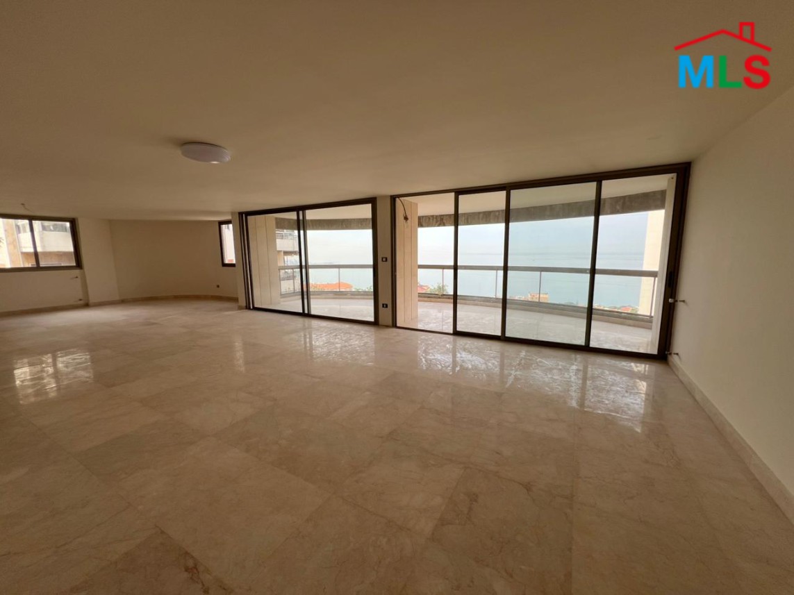 250 Sqm Apartment With Sea View For Sale in Kfarhbeib