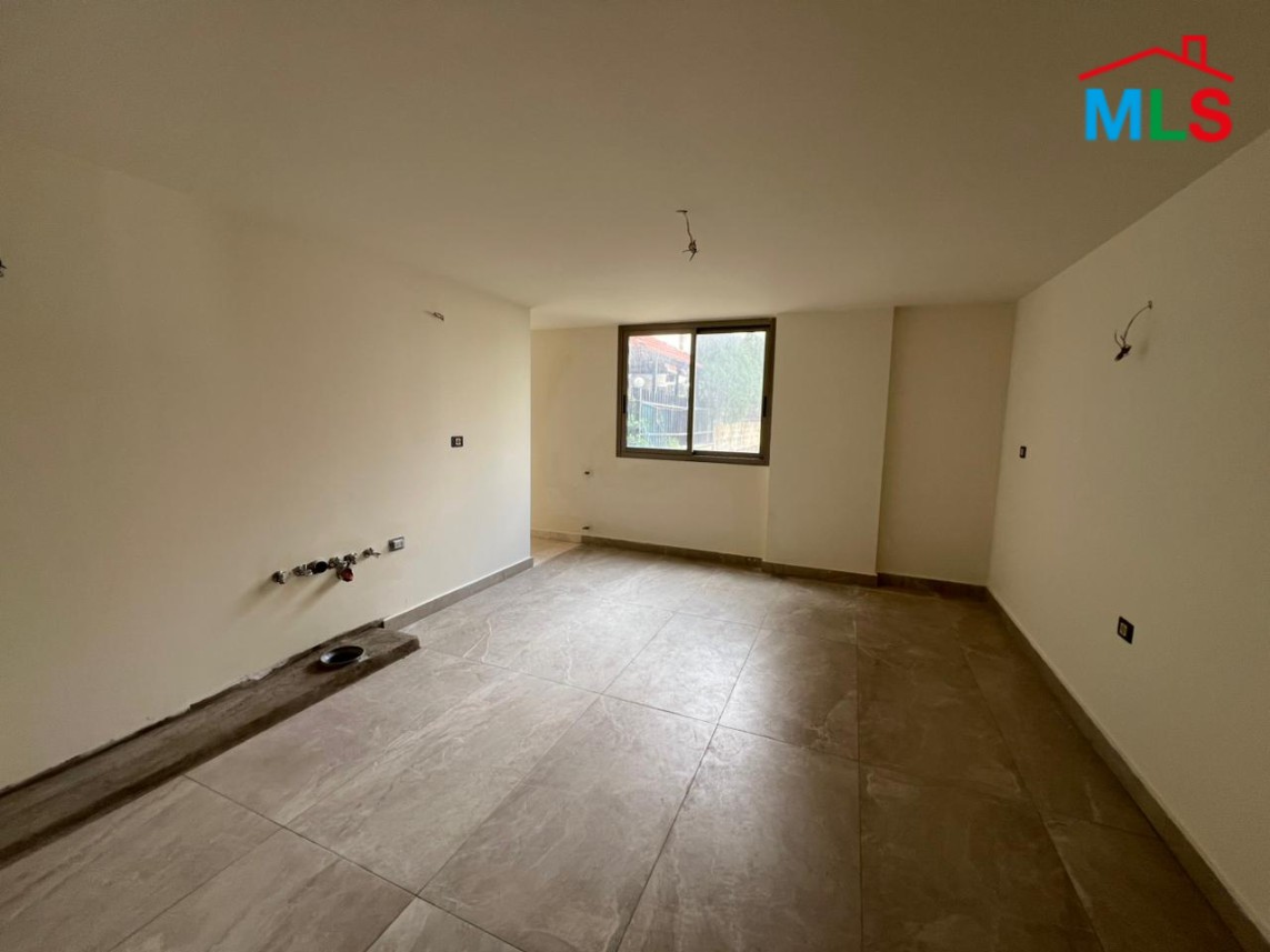 250 Sqm Apartment With Sea View For Sale in Kfarhbeib