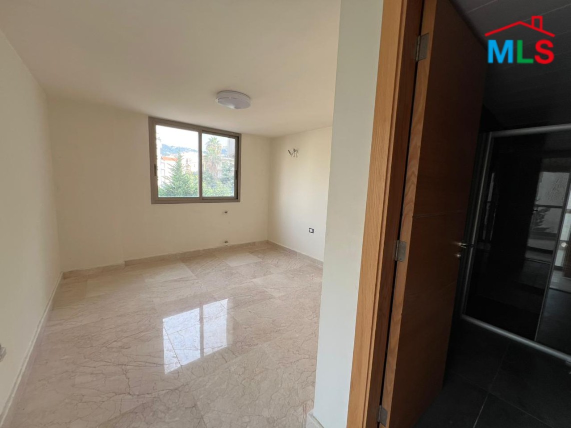 250 Sqm Apartment With Sea View For Sale in Kfarhbeib