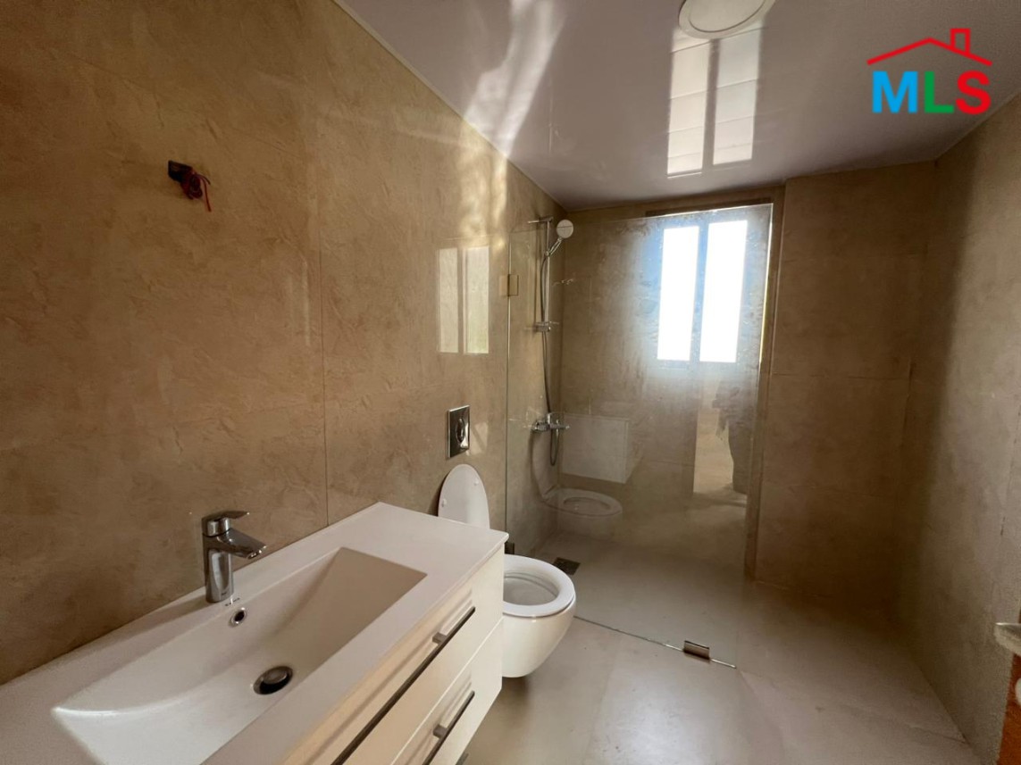250 Sqm Apartment With Sea View For Sale in Kfarhbeib