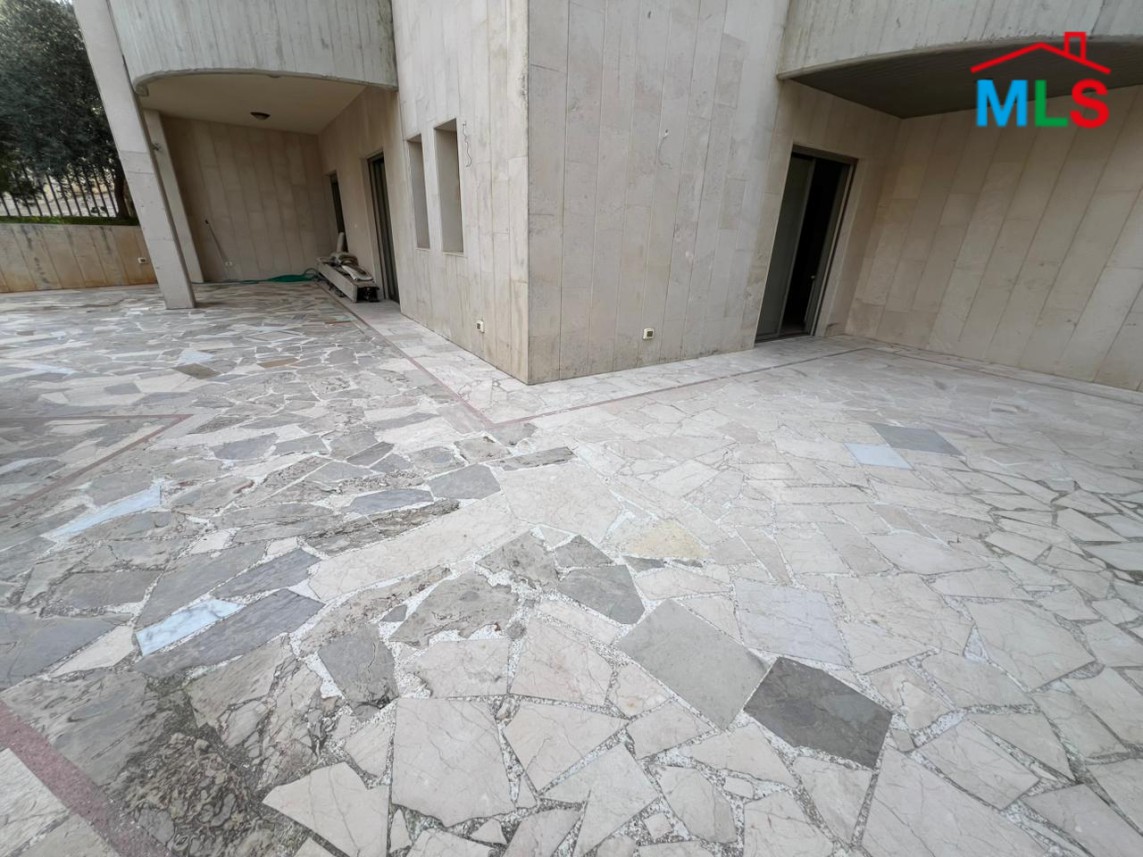 Spacious Apartment With Garden For Sale in Kfarhbeib