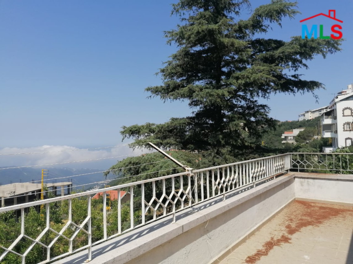 Villa with a Panoramic View & a Garden For Sale in Annaya Prime Location