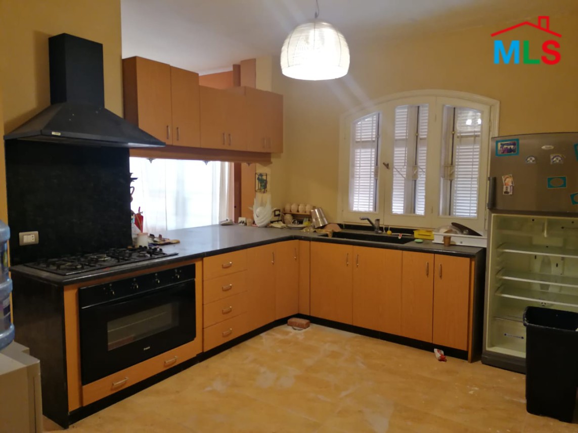 Villa with a Panoramic View & a Garden For Sale in Annaya Prime Location