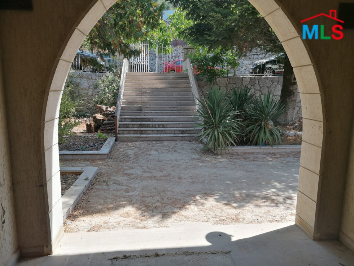 Villa with a Panoramic View & a Garden For Sale in Annaya Prime Location
