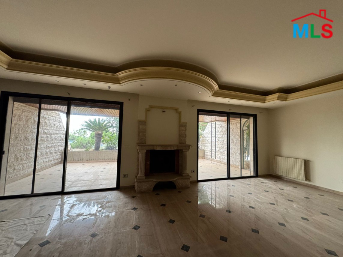 Spacious Villa With Terrace For Sale In Monteverde