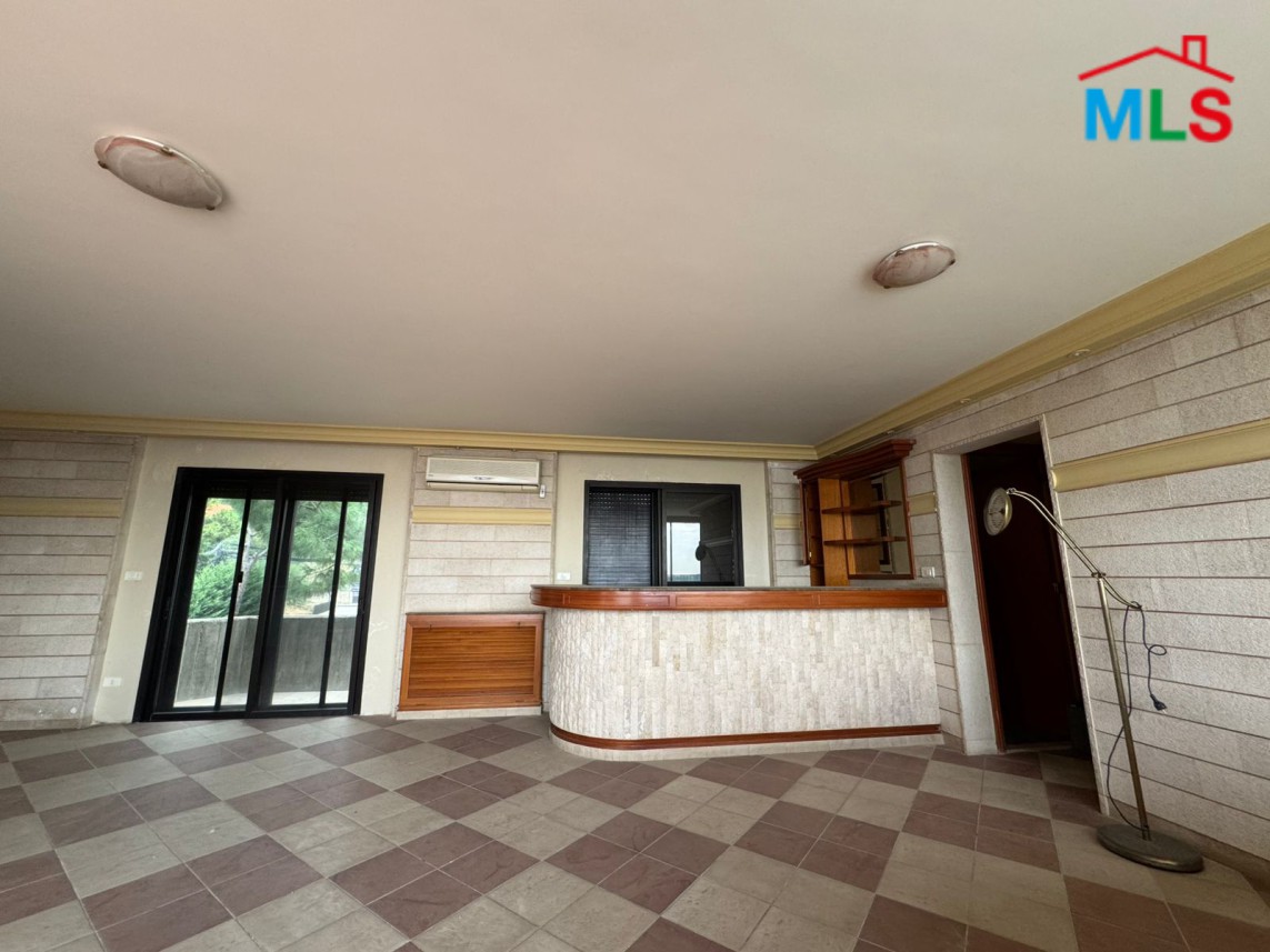 Spacious Villa With Terrace For Sale In Monteverde