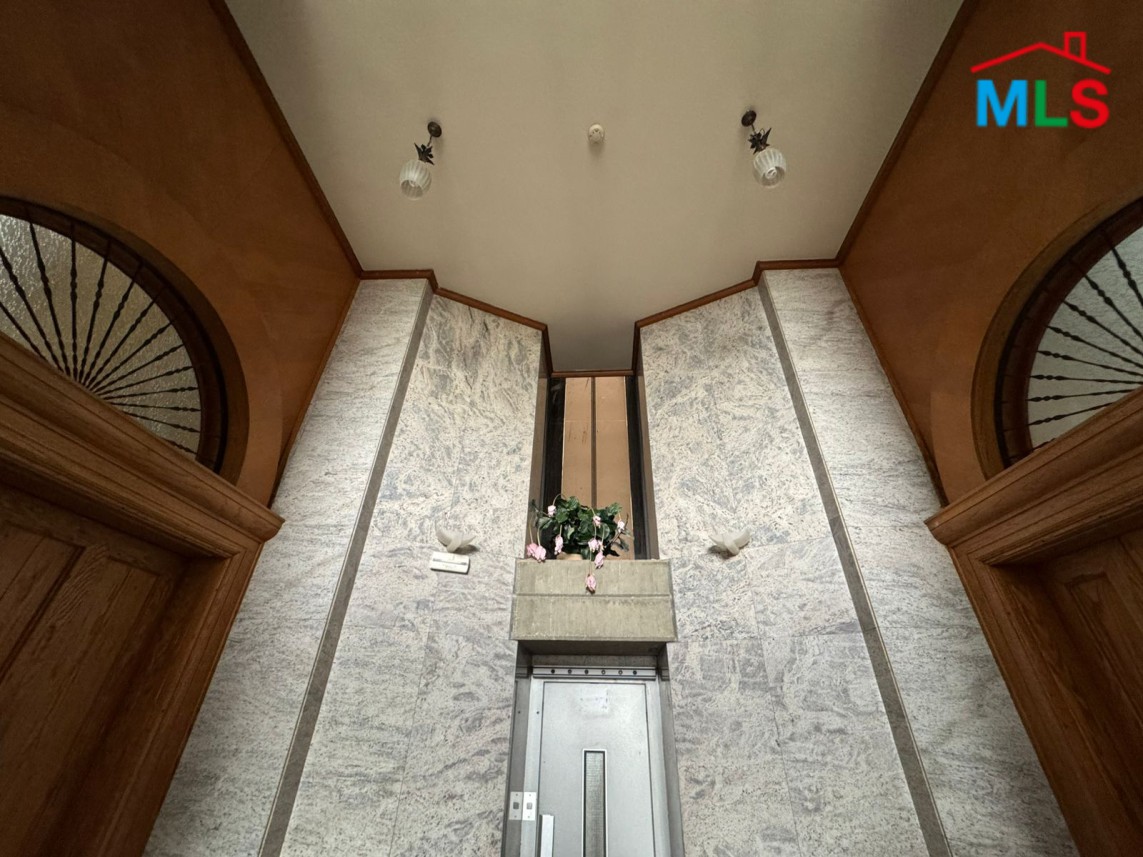 Spacious Villa With Terrace For Sale In Monteverde