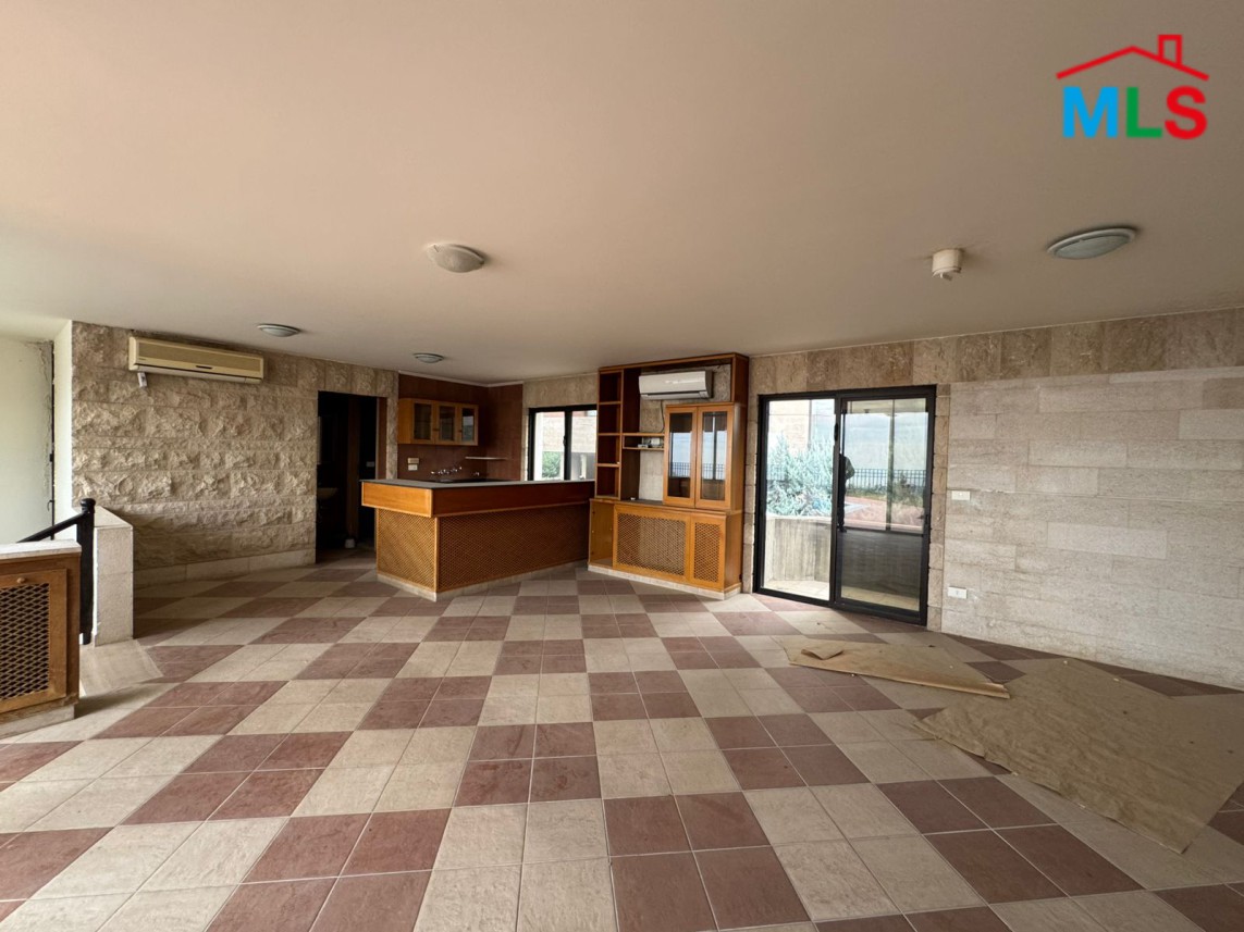 Spacious Villa With Terrace For Sale In Monteverde
