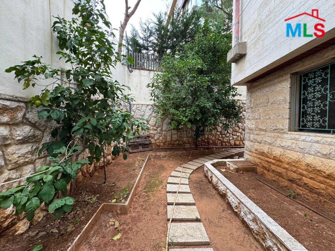 Spacious Villa With Terrace For Sale In Monteverde