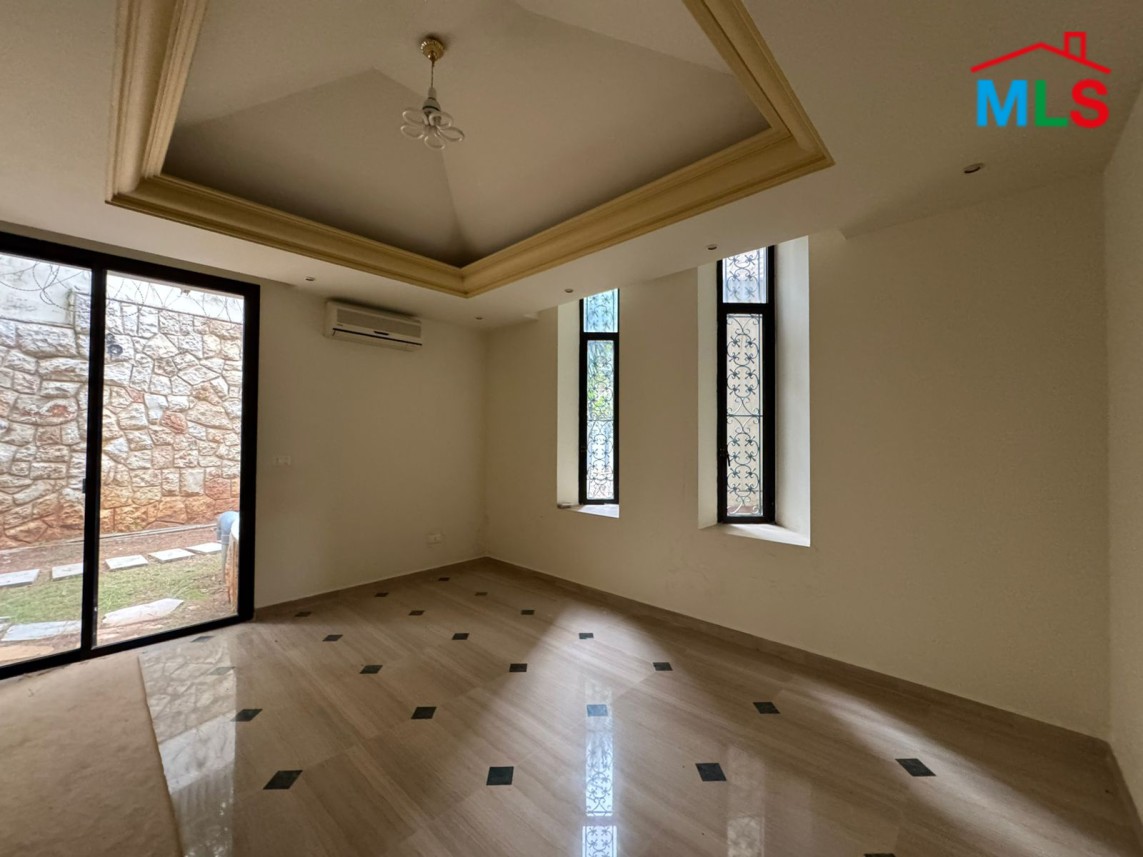 Spacious Villa With Terrace For Sale In Monteverde