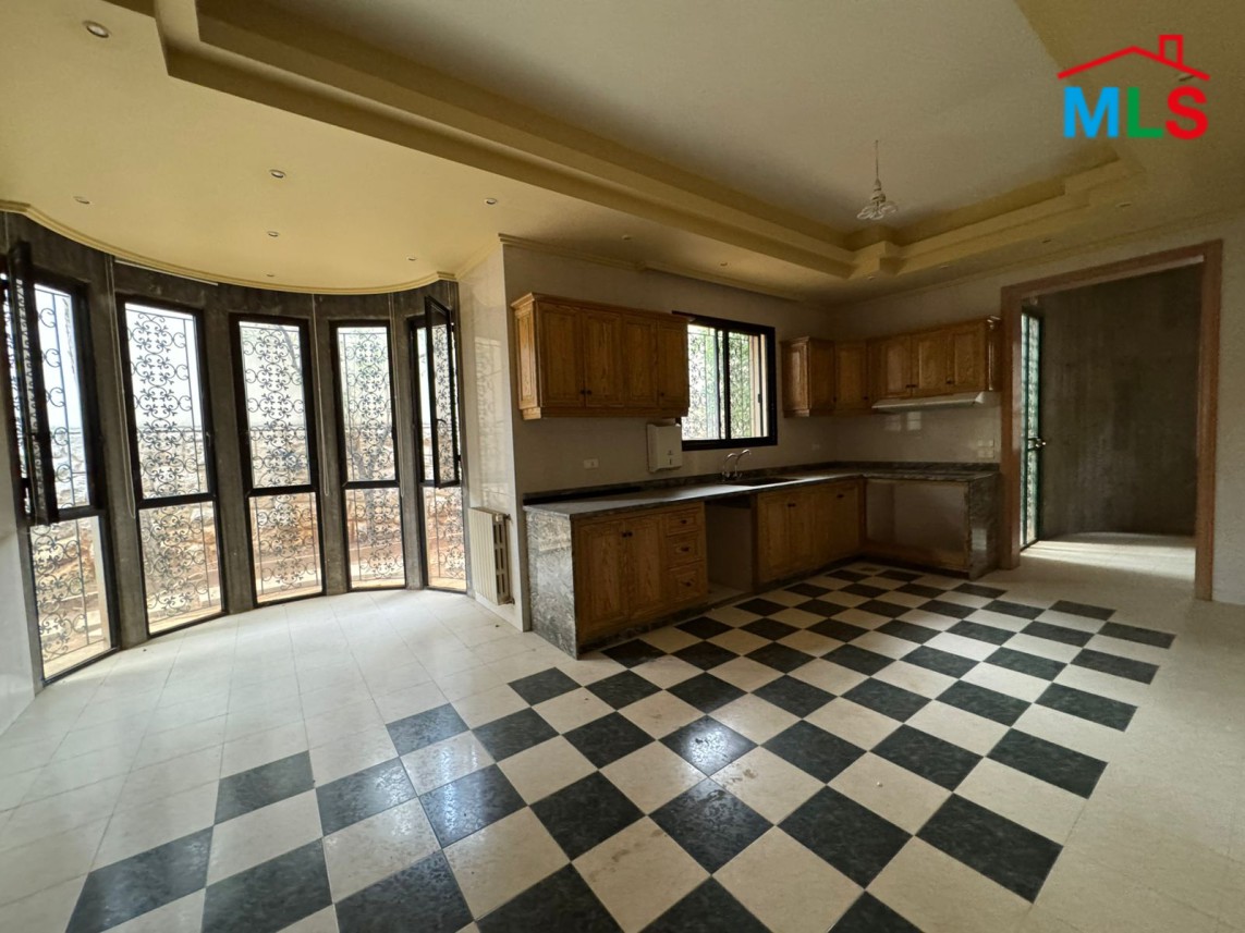 Spacious Villa With Terrace For Sale In Monteverde