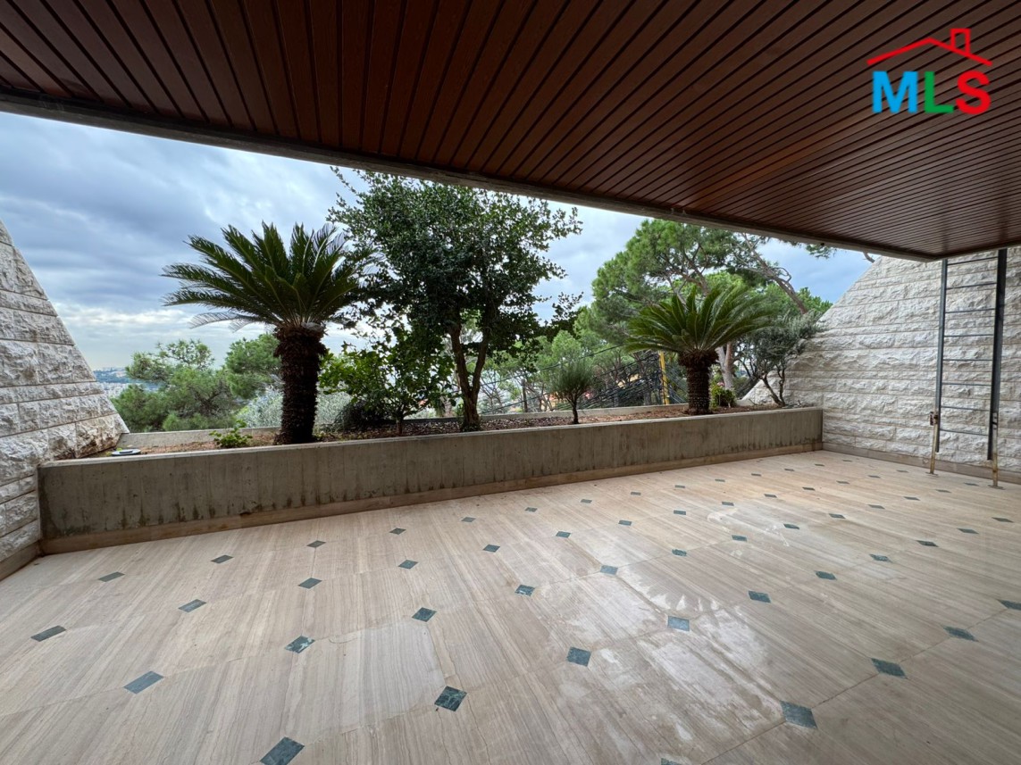 Spacious Villa With Terrace For Sale In Monteverde