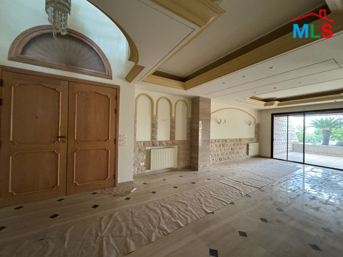 Spacious Villa With Terrace For Sale In Monteverde