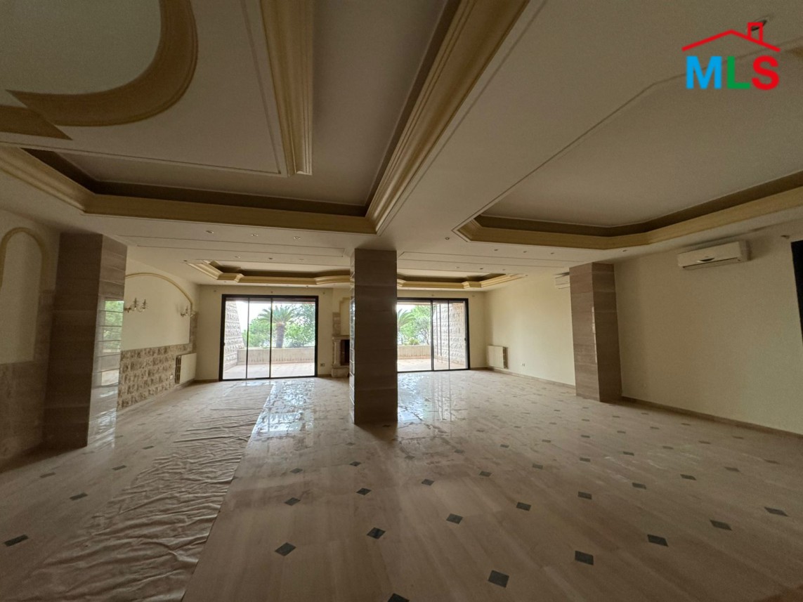 Spacious Villa With Terrace For Sale In Monteverde