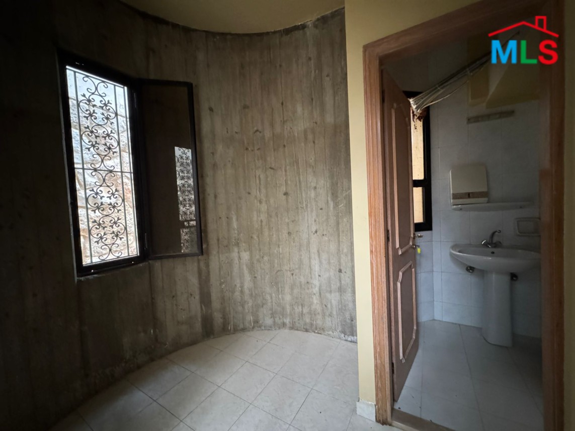 Spacious Villa With Terrace For Sale In Monteverde