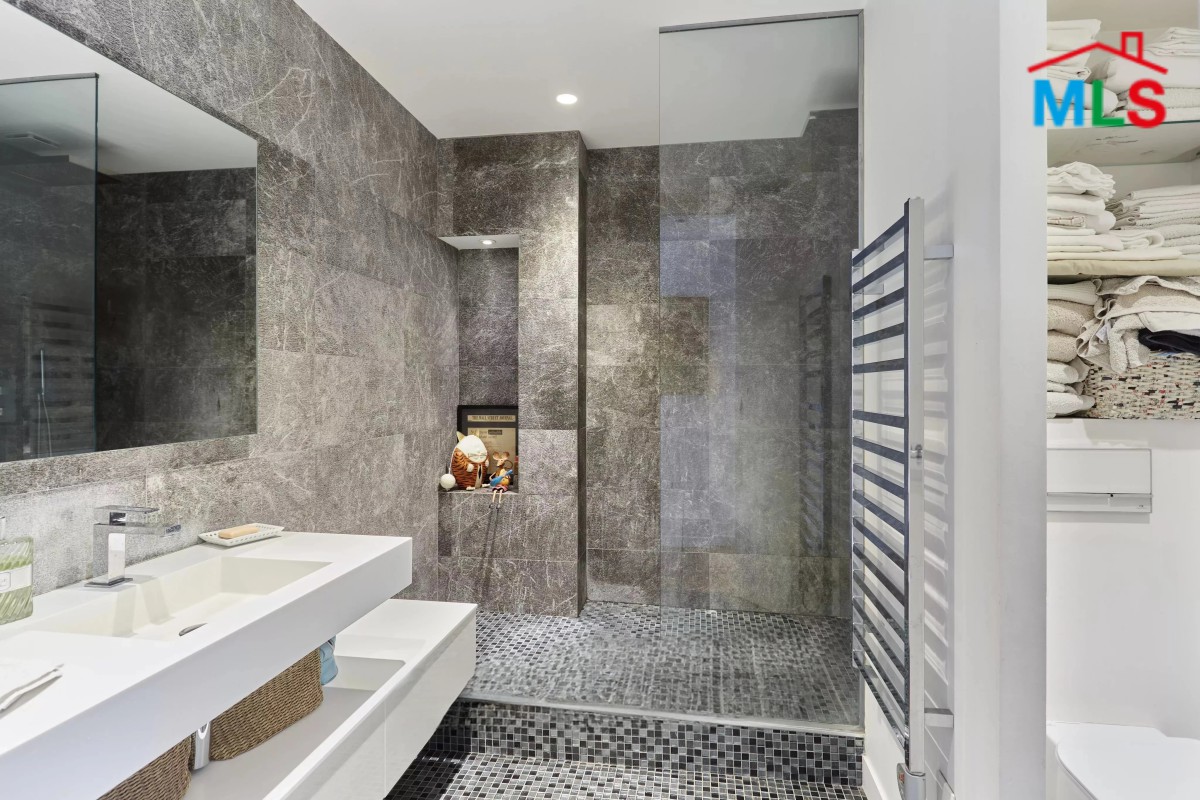 3-BEDROOM APARTMENT FOR SALE l CHAILLOT l PARIS 16ème l FRANCE - 140m2