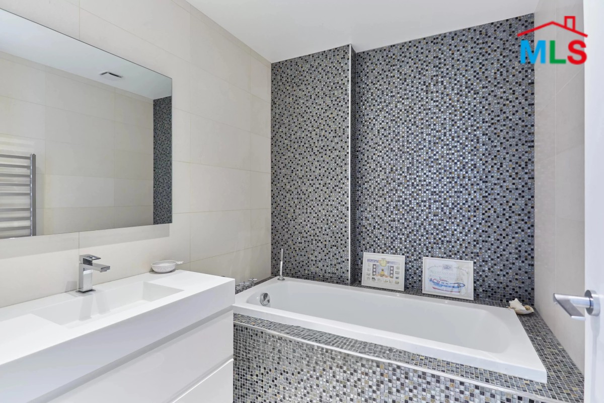 3-BEDROOM APARTMENT FOR SALE l CHAILLOT l PARIS 16ème l FRANCE - 140m2