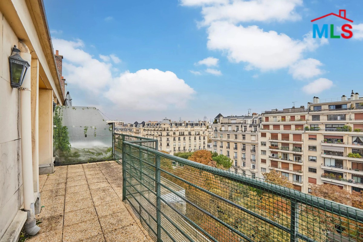 APARTMENT WITH OPEN VIEW FOR SALE IN MUETTE I PARIS 16ème l FRANCE- 91m2