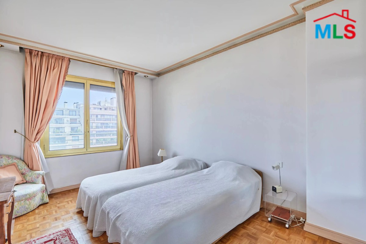 APARTMENT WITH OPEN VIEW FOR SALE IN MUETTE I PARIS 16ème l FRANCE- 91m2