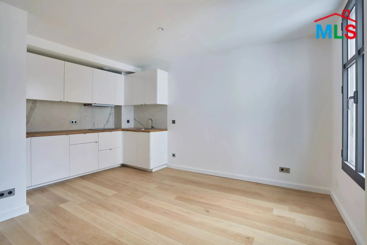 RENOVATED STUDIO FOR SALE l AUTEUIL I PARIS 16ème l FRANCE - 27m2