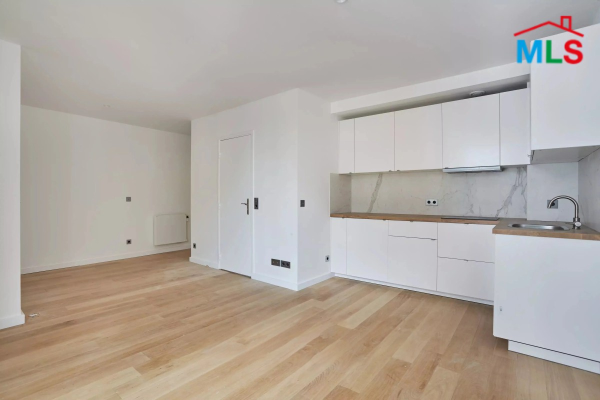 RENOVATED STUDIO FOR SALE l AUTEUIL I PARIS 16ème l FRANCE - 27m2