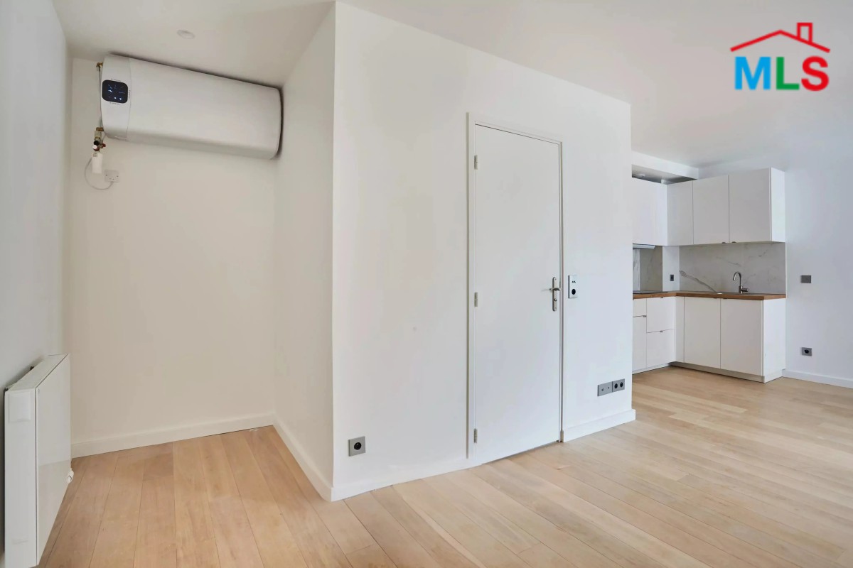 RENOVATED STUDIO FOR SALE l AUTEUIL I PARIS 16ème l FRANCE - 27m2