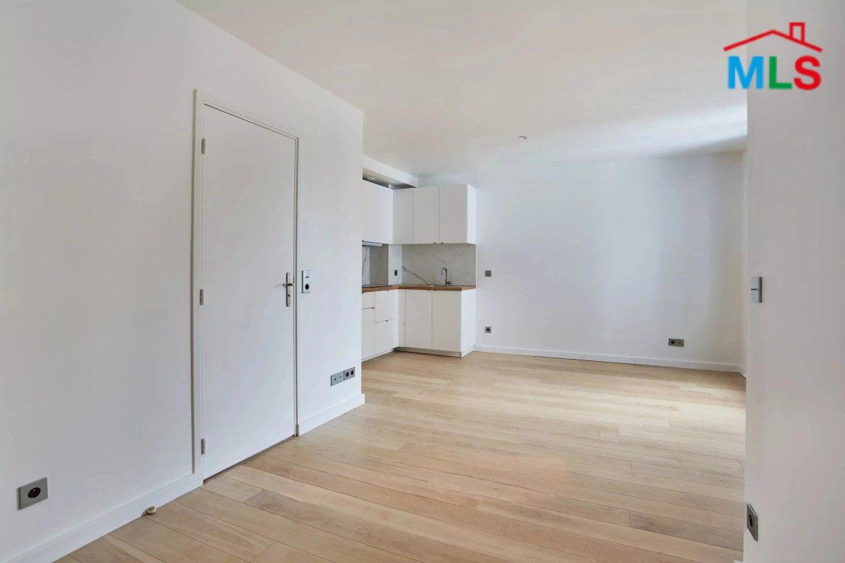 RENOVATED STUDIO FOR SALE l AUTEUIL I PARIS 16ème l FRANCE - 27m2