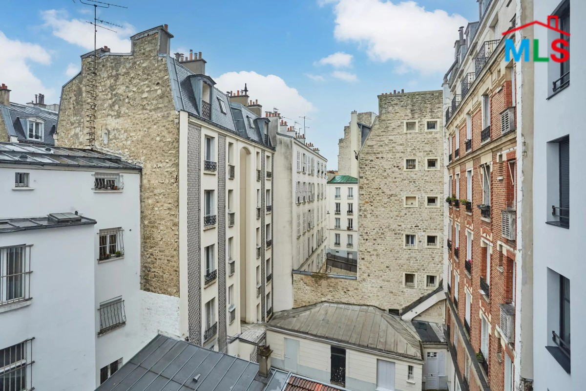 RENOVATED STUDIO FOR SALE l AUTEUIL I PARIS 16ème l FRANCE - 27m2