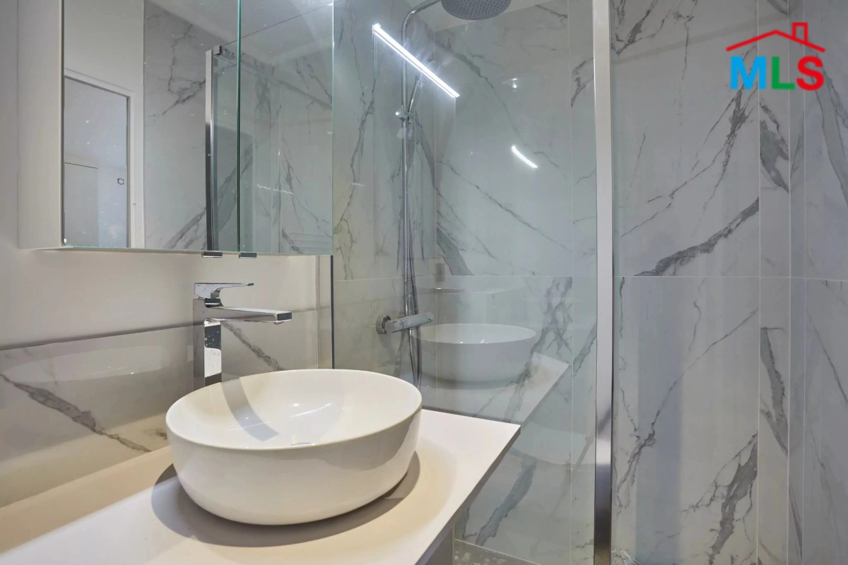 RENOVATED STUDIO FOR SALE l AUTEUIL I PARIS 16ème l FRANCE - 27m2