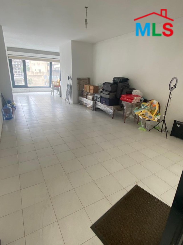 An Open Space Office For Sale in Zalka