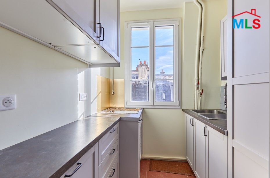 2-BEDROOMS APARTMENT FOR SALE l TROCADERO l PARIS 16ème l FRANCE - 59m2
