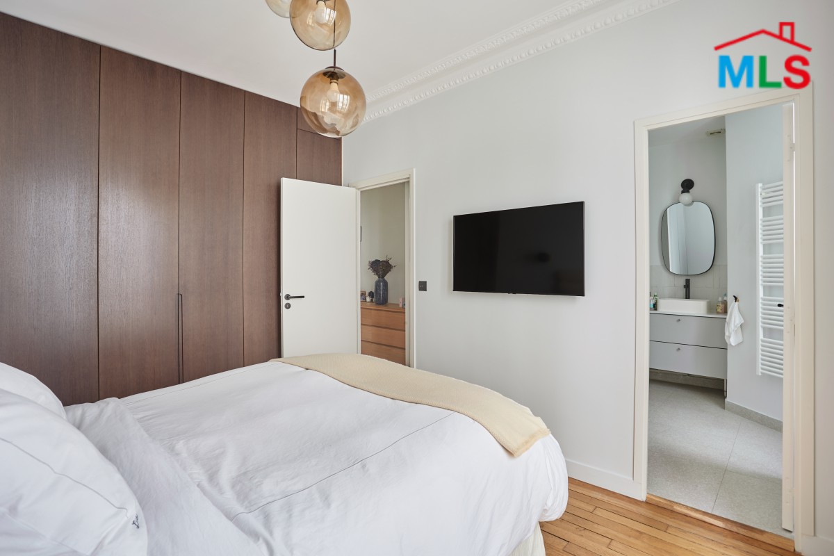 RENOVATED APARTMENT FOR SALE l MUETTE I PARIS 16ème l FRANCE - 60m2