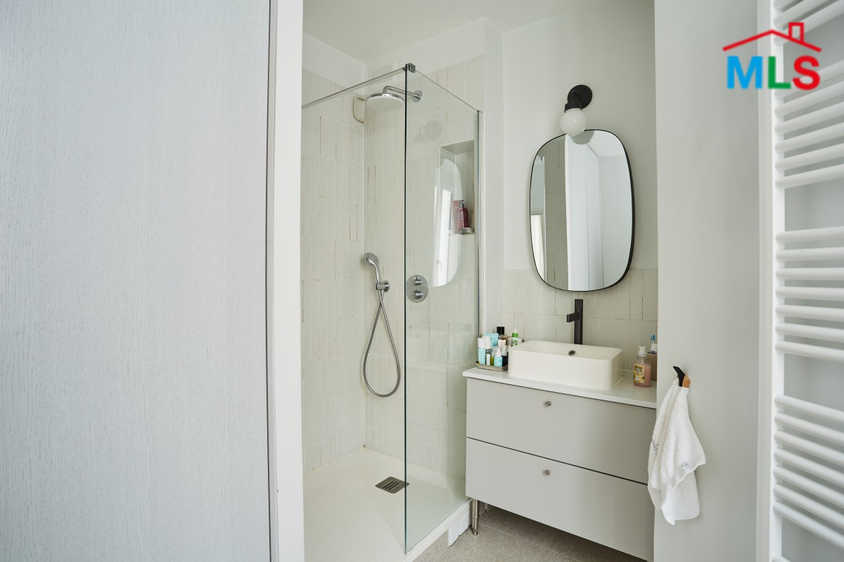 RENOVATED APARTMENT FOR SALE l MUETTE I PARIS 16ème l FRANCE - 60m2