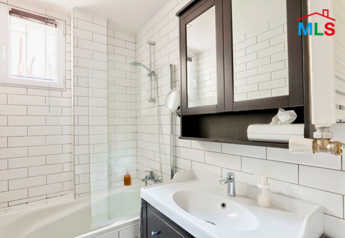 2-BEDROOM APARTMENT FOR SALE I PLACE BRETEUIL l PARIS 15ème l FRANCE - 59m2