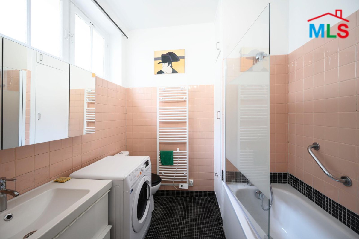ONE BEDROOM APARTMENT FOR SALE l Ave. VICTOR HUGO I PARIS 16ème l FRANCE - 39m2