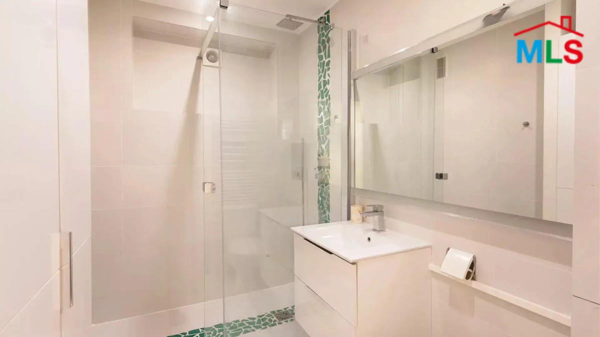 34 SQM STUDIO WITH OPEN VIEW FOR SALE IN JASMIN I PARIS 16ème l FRANCE