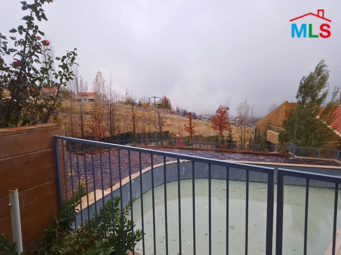 Chalet with Terrace For Sale in a Resort in Fakra, Kfardebian