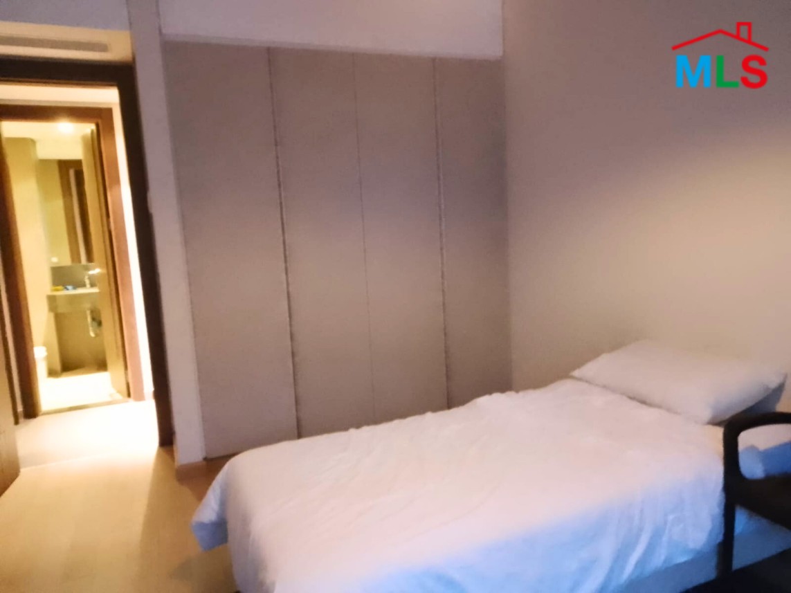 Chalet with Terrace For Sale in a Resort in Fakra, Kfardebian