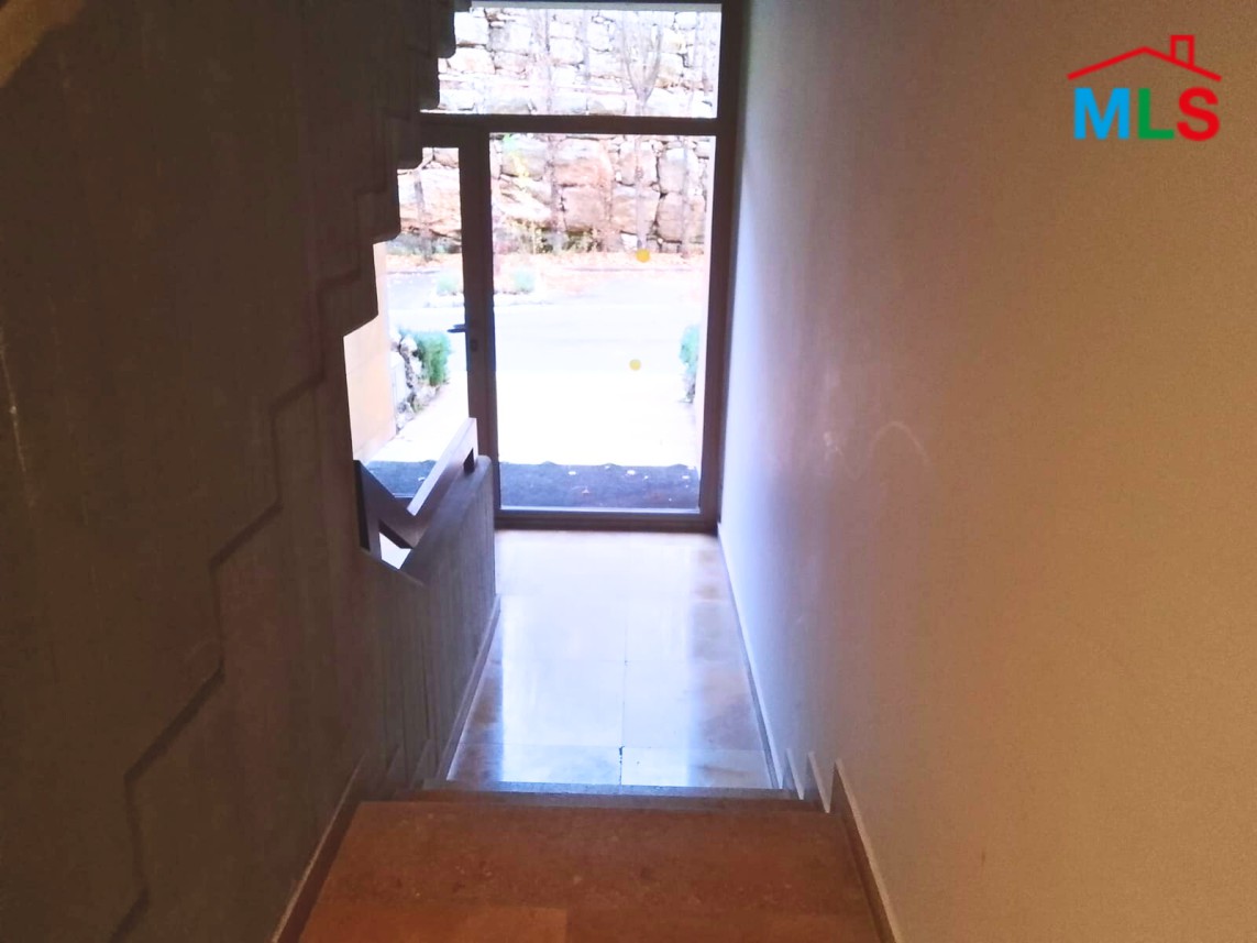 Chalet with Terrace For Sale in a Resort in Fakra, Kfardebian