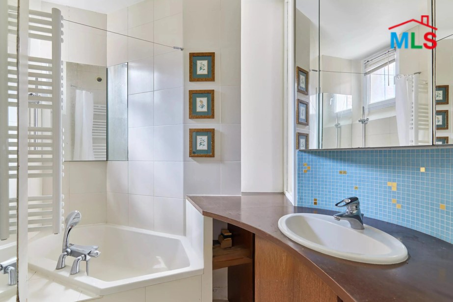 ONE BEDROOM APARTMENT FOR SALE l PARIS 7ème l FRANCE - 58m2