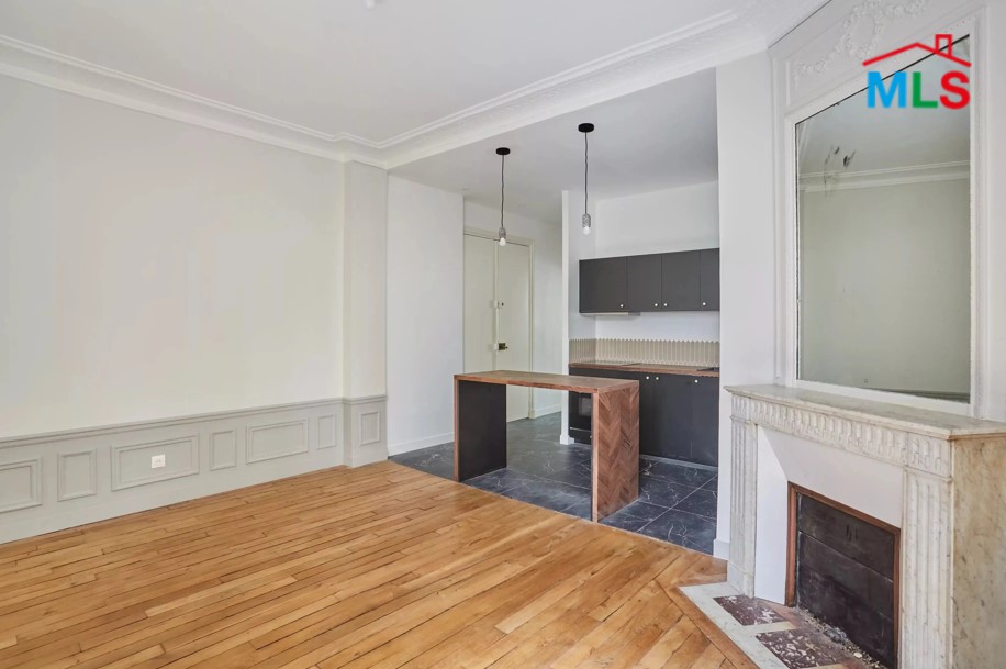 RENOVATED APARTMENT FOR SALE l PARIS 7ème l FRANCE - 63m2