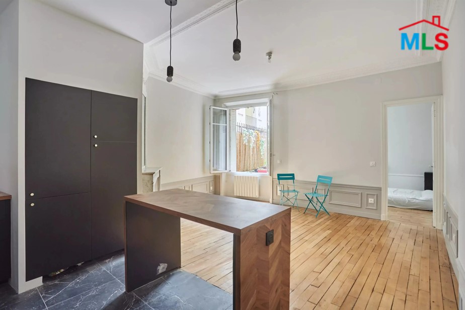 RENOVATED APARTMENT FOR SALE l PARIS 7ème l FRANCE - 63m2