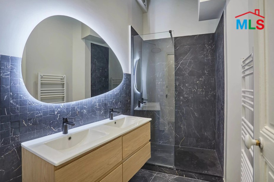 RENOVATED APARTMENT FOR SALE l PARIS 7ème l FRANCE - 63m2