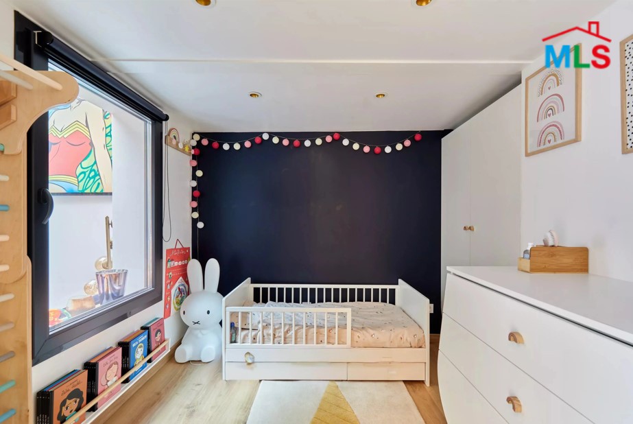 2-BEDROOM APARTMENT WITH TERRACE FOR SALE l PARIS 16ème l FRANCE - 78m2