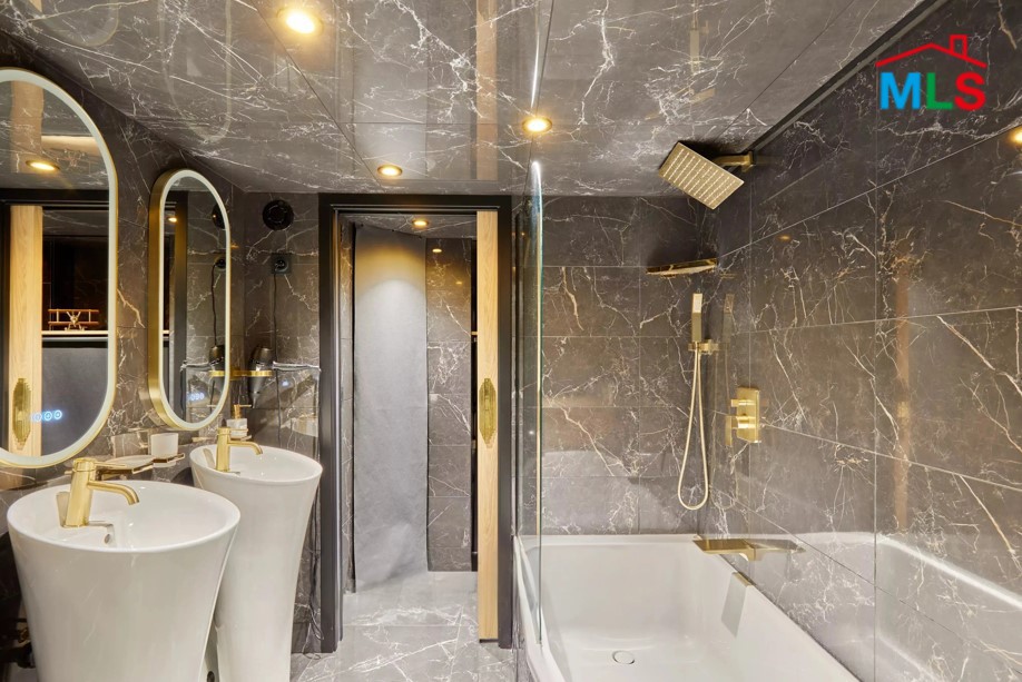 2-BEDROOM APARTMENT WITH TERRACE FOR SALE l PARIS 16ème l FRANCE - 78m2