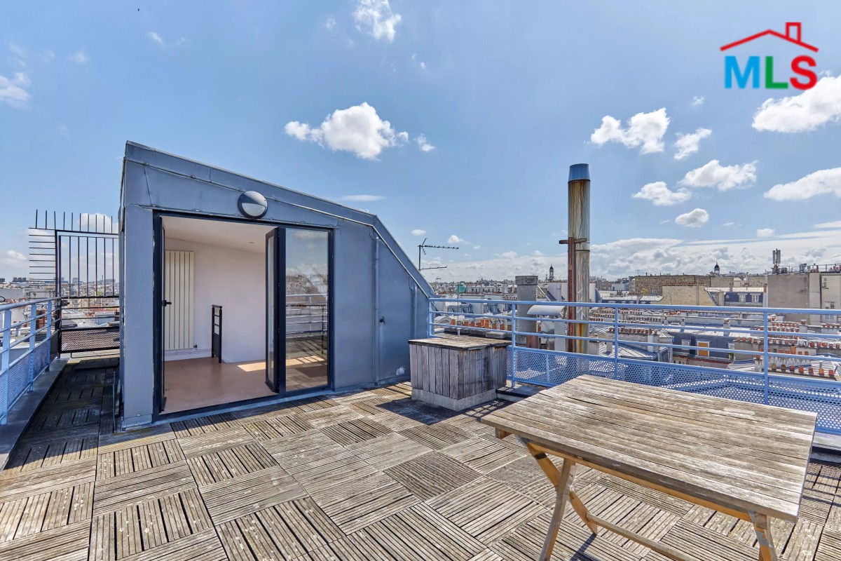 2-BEDROOM DUPLEX WITH TERRACE FOR SALE l PARIS 17ème l FRANCE - 70m2