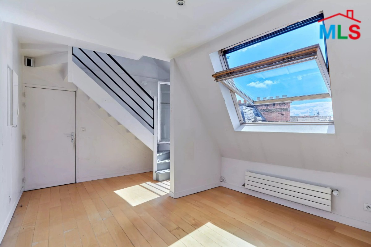 2-BEDROOM DUPLEX WITH TERRACE FOR SALE l PARIS 17ème l FRANCE - 70m2