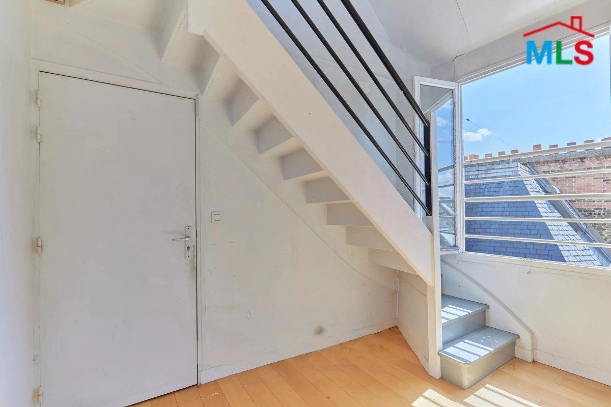 2-BEDROOM DUPLEX WITH TERRACE FOR SALE l PARIS 17ème l FRANCE - 70m2
