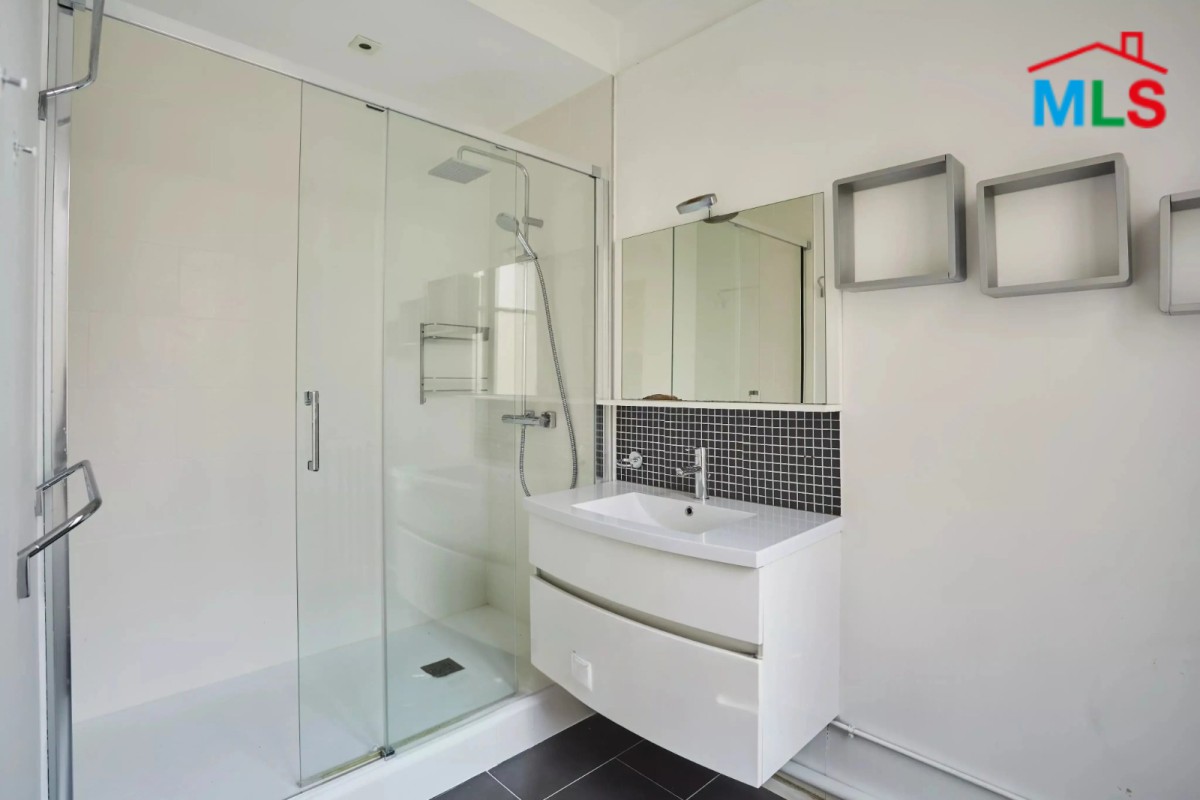 2-BEDROOM APARTMENT FOR SALE l PARIS 16ème l FRANCE - 83m2