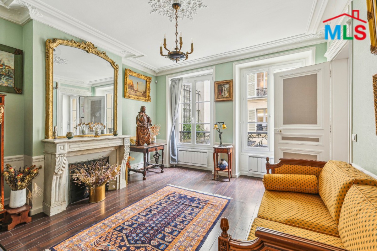 BEAUTIFUL 2-BEDROOMS APARTMENT FOR SALE l PARIS 8ème l FRANCE - 55m2